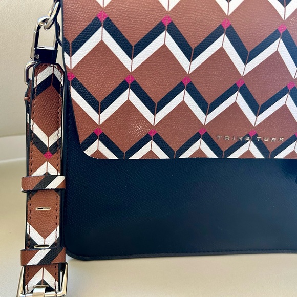 Trina Turk Bag/ detachable & Adjustable Strap w/ Multi Compartments - Picture 4 of 10